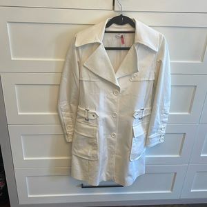 Beautiful Pinko White Trench coat! Size 6 Fitted comes with white belt.